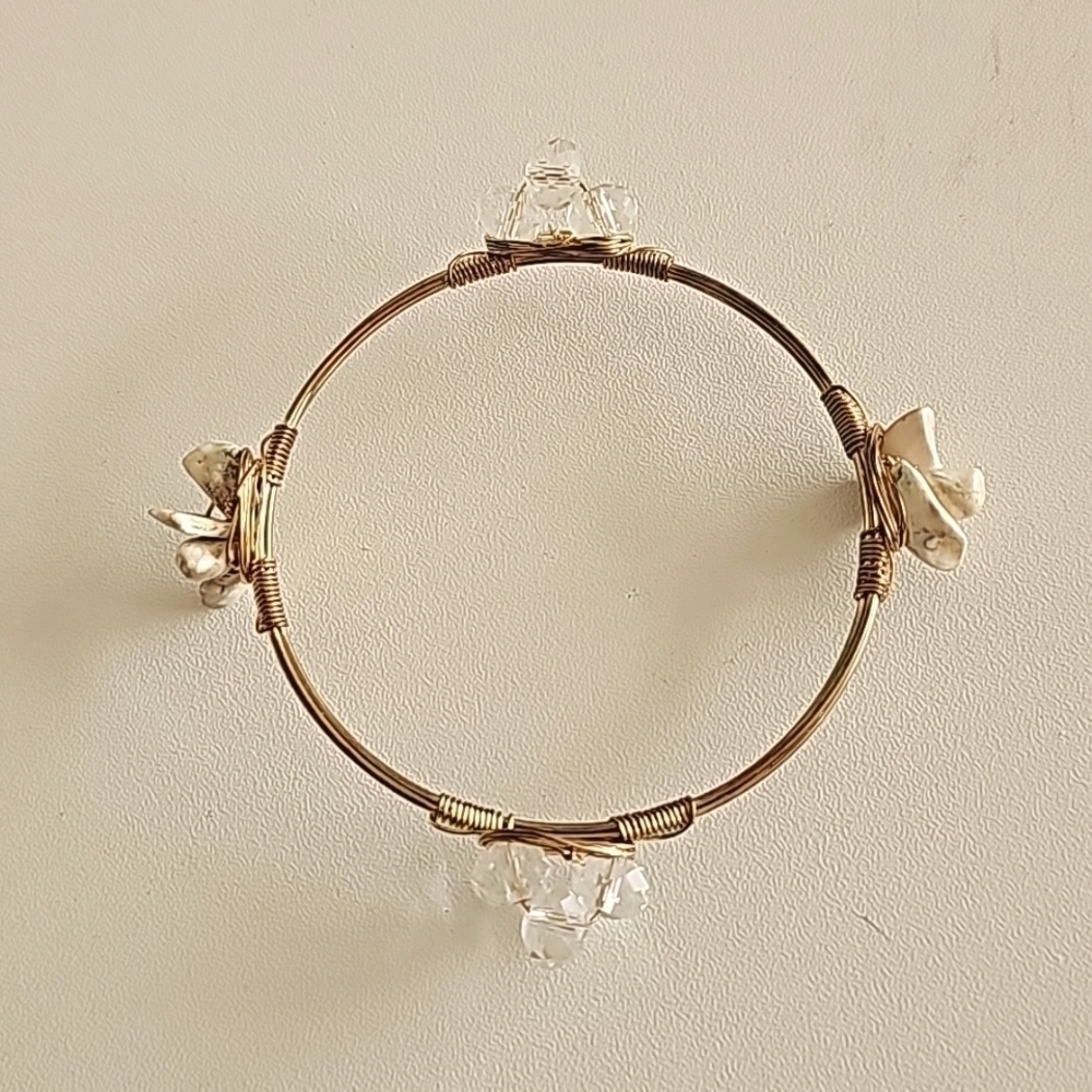🦋 Wire Wrapped Bangle Bracelet Faceted Glass Bead Wire stones Gold Tone